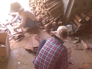 Aulac artisans from Vietnam making Cinnamon Boxes