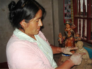 Aptec Peru`s Mirasol Yaranga has a Ceramic Workshop in Quinoa near Ayacucho